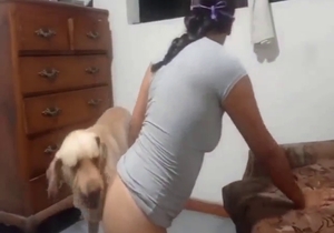 Amateur zoo sex video shows a leggy brunette